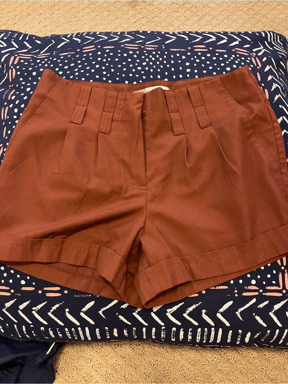 Lot of two shorts Love Tailored Pleated Shorts in Rust xs and white HM sz 4